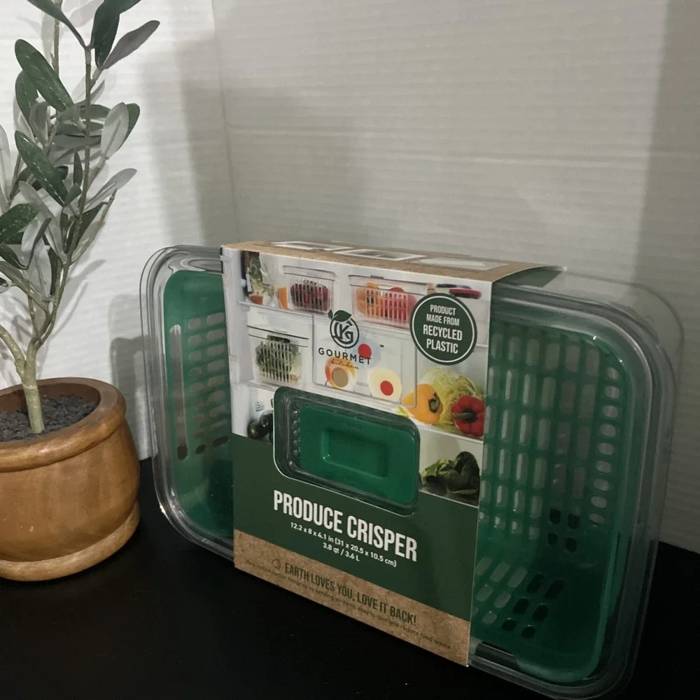 NEW. Produce Crisper Container Removable Basket Adjustable Air Vent Clear 3.8qt